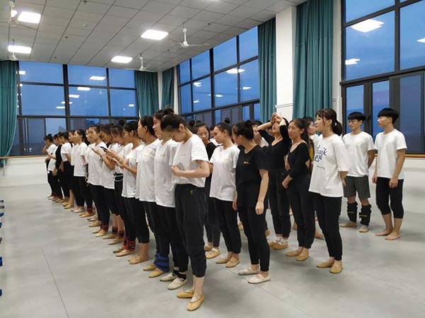 秋日如荼，西瓜和泼水更配哦